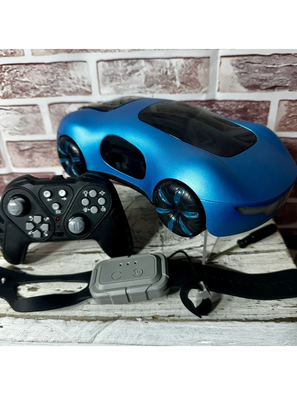Gesture Sensing Remote Control Car, Drift RC Stunt Car with Light Spray & Sound